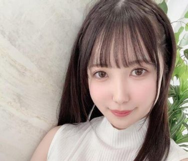 朝田ひまり – 低身長Gカップの巨乳グラドルからAVへ、敏感美少女の輝くキャリア